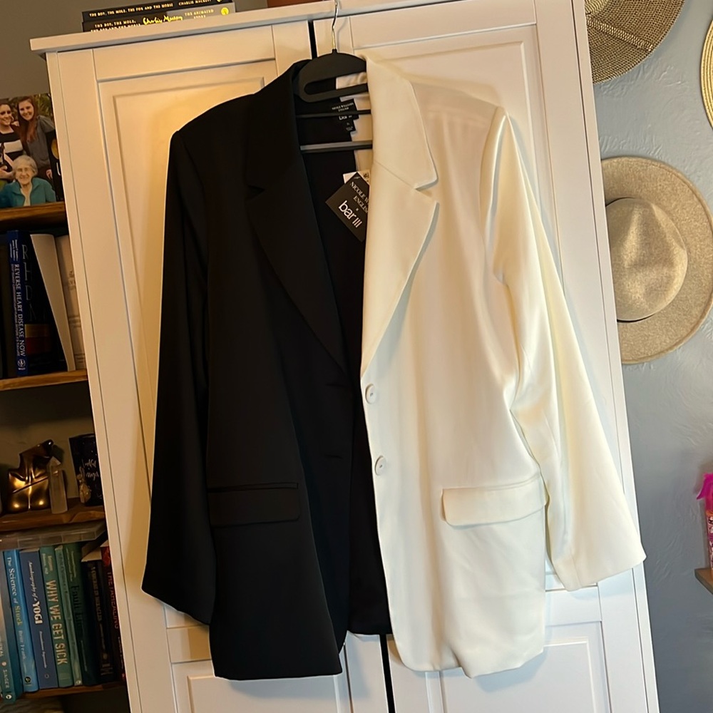 Color block 1/2 black 1/2 white blazer XL NWT